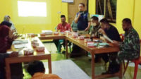 Pendamping desa memberikan pengarahan teknis saat rapat khusus penetapan penerima BLT DD Tanjung Agung