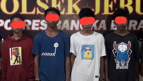Empat anggota komplotan spesialis pembobol toko diganyang Unit Reskrim Polsek Jebus Polres Bangka Barat Polda Babel