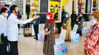 Presiden Joko Widodo memberikan Banpres PUM kepada para pelaku usaha mikro dan kecil di Provinsi Aceh