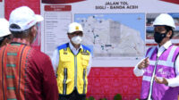 Presiden Joko Widodo meresmikan jalan tol ruas Sigli-Banda Aceh Seksi 4, menghubungkan Indrapuri-Blang Bintang, saat kunjungan kerja ke Aceh