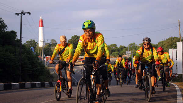Seluruh PJU Polres Bangka Barat mengikuti olahraga bersepeda bersama Kapolres AKBP Fedriansah SIK dan Wakapolres, Jum'at pagi