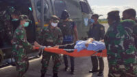 Korban terluka dievakusi menggunakan Helikopter Caracal TNI AU dari Sugapa, Intan Jaya, menuju Timika, pukul 07.00 WIT