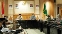Gubernur Bengkulu (kiri depan) rapat bersama Tim Satgas Covid-19, di ruang rapat Rafflesia