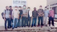 10 dari 19 anggota KKC Bengkulu Selatan berkumpul di halaman kantor Dinas PMD mempersiapkan aksi berbagi masker gratis dan hearing dengan DPRD setempat
