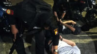 Dua bajingan ini ditangkap di sekitar Jalan Budi Karya, Pontianak, setelah Tim PRC memperoleh pengaduan langsung dari korban pemalakan