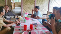 Pegiat pers, perwakilan pemerintah desa dan tokoh masyarakat berdiskusi soal kacaunya puluhan pemerintah desa di Bengkulu Selatan