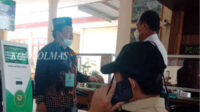 Sidang putusan sengketa Pilkades ditunda lagi. Tampak Ketua Panitia berada di luar ruang sidang PTUN Bengkulu