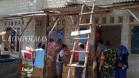 Sambangi 10 KK korban puting beliung, Camat janjikan perbaikan rumah